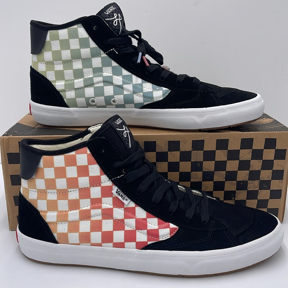 Vans WMNS High-Top Sneakers The Lizzie
Checkerboard Black/Multi
VN0A4BX1BML - Picture 2 of 16